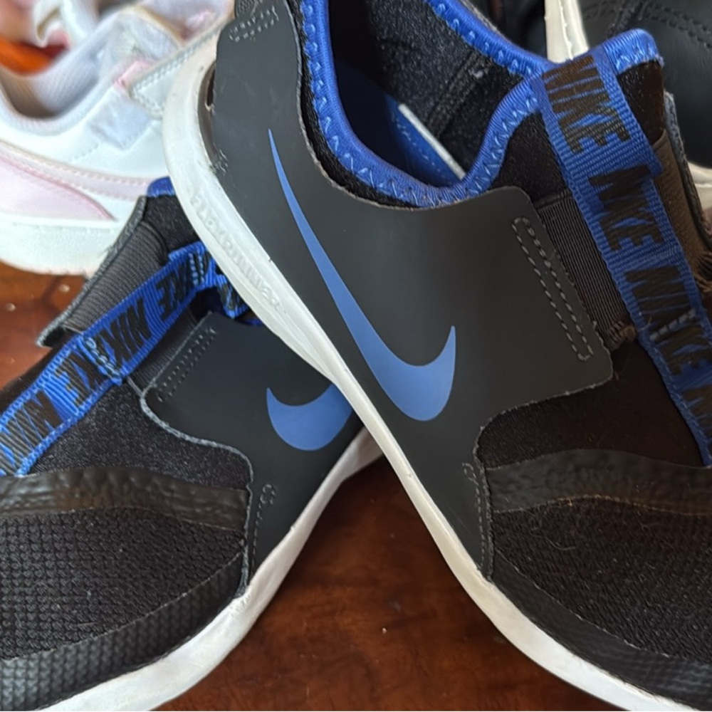 Nike boys Black and Blue Sneakers - Picture 2 of 2